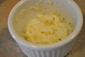Mix the horseradish with a tiny amount of white vinegar