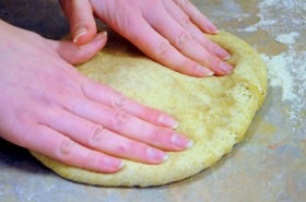 Spread the dough to about 1/2 foot diameter, create a ridge on the outside