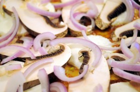 Red onions and portobello mushroom slices