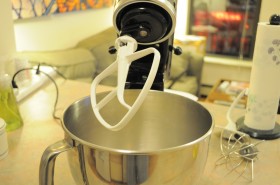 Stand mixer paddle attachment